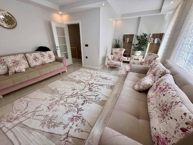 REMAX MAHAL'DEN TERASLI VE BAHÇE KULLANIM ALANLI TERS DUBLEKS 4+1 SATILIK DAİRE