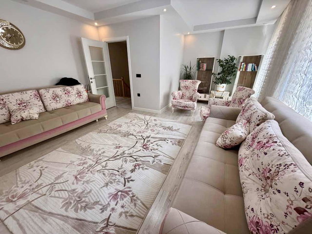 REMAX MAHAL'DEN TERASLI VE BAHÇE KULLANIM ALANLI TERS DUBLEKS 4+1 SATILIK DAİRE