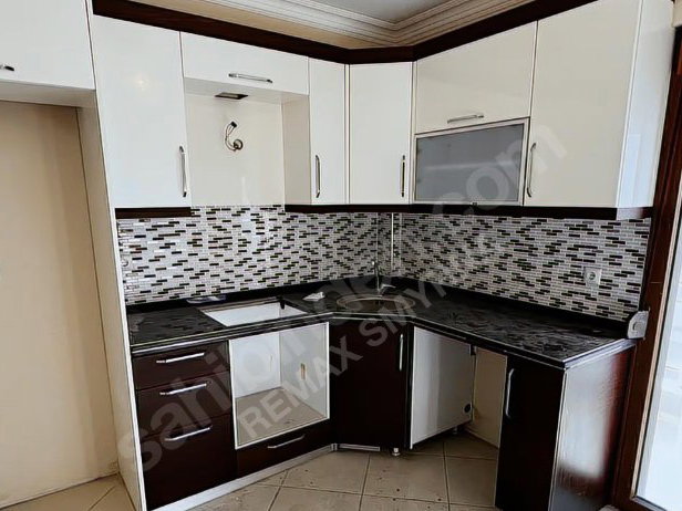 İZMIR KARABAĞLAR GÜNALTAY MAH.SITE İÇI SIFIR 3+1 KIRALIK DAIRE