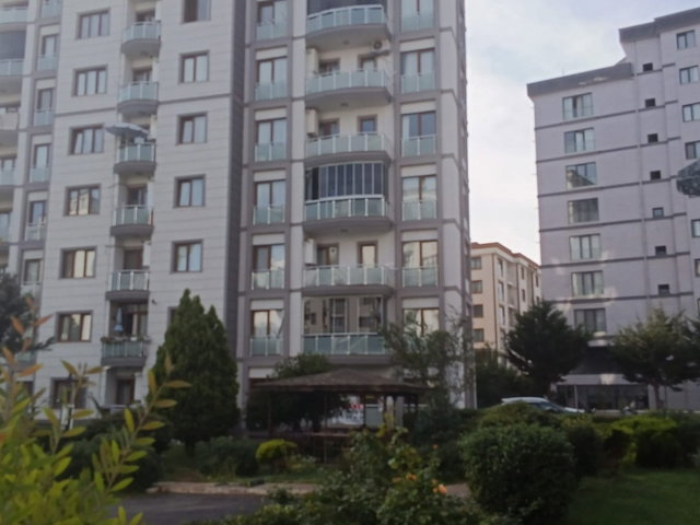 SABIHA GÖKÇEN'E YAKIN HAVUZLU,GÜVENLIKLI SITEDE 70M2 NET 2+1