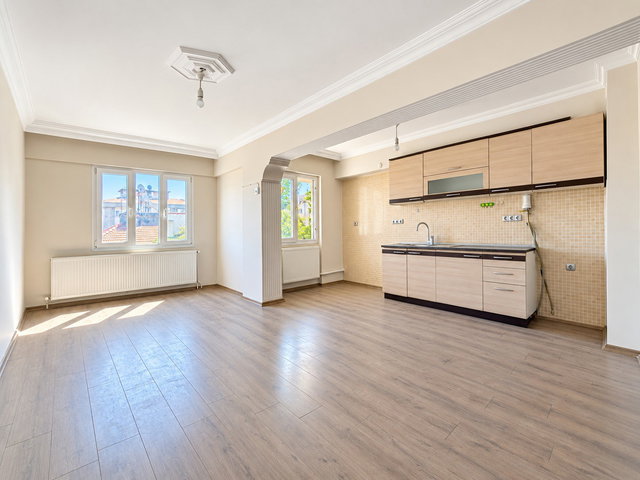 GÜZELYALI’DA SAHİLE YAKIN • OTOPARKLI • 125 M² NET 3+1 EN ÜST KAT