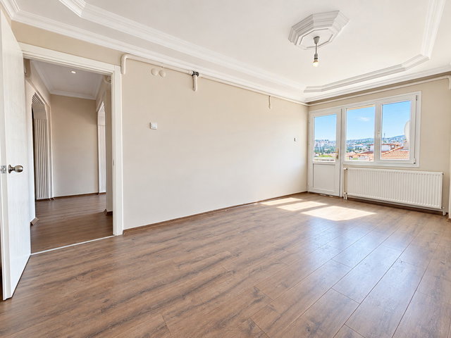 GÜZELYALI’DA SAHİLE YAKIN • OTOPARKLI • 125 M² NET 3+1 EN ÜST KAT