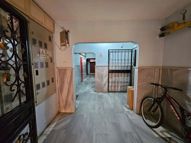 ÇAYIROVA AKSE MAH. ALPARSLAN SITESI'NDE KIRALIK GENIŞ 3+1 DAIRE