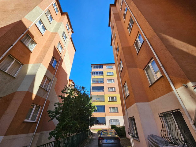 ÇAYIROVA AKSE MAH. ALPARSLAN SITESI'NDE KIRALIK GENIŞ 3+1 DAIRE