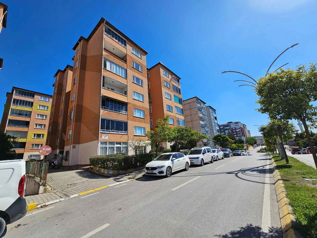 ÇAYIROVA AKSE MAH. ALPARSLAN SITESI'NDE KIRALIK GENIŞ 3+1 DAIRE