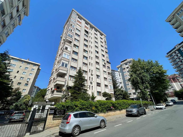 BOSTANCI SEVGILI SITESINDE 4+1 180 M2 YENILENMIŞ FIRSAT DAIRE