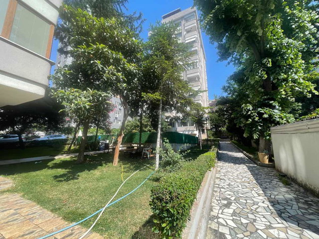 BOSTANCI SEVGILI SITESINDE 4+1 180 M2 YENILENMIŞ FIRSAT DAIRE