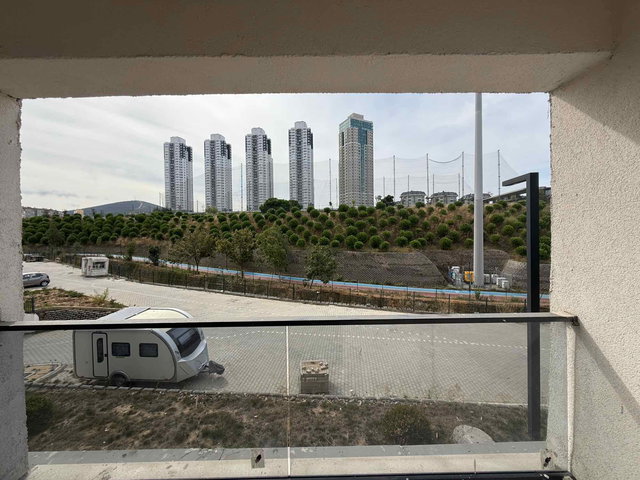 ATAŞEHIR TOKİ İMAR İSKAN KONUTLARI 3 CEPHELI KÖŞE GOLF MANZARALI