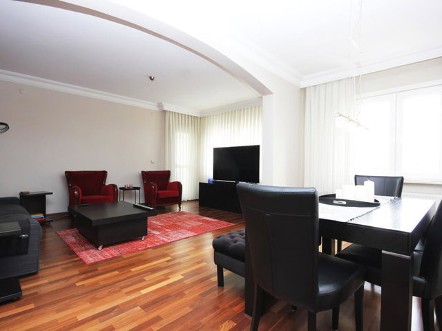 ATAŞEHIR MERKEZ YENILENMIŞ ŞIK VE TEMIZ SATILIK 3+1