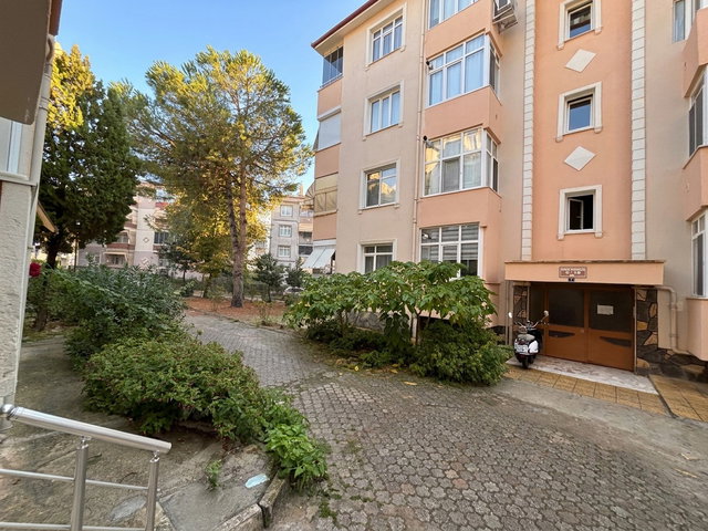 DERİNCE’DE SİTE İÇİNDE 3+1 | 115 M² BRÜT | YÜKSEK GİRİŞ | KREDİYE UYGUN