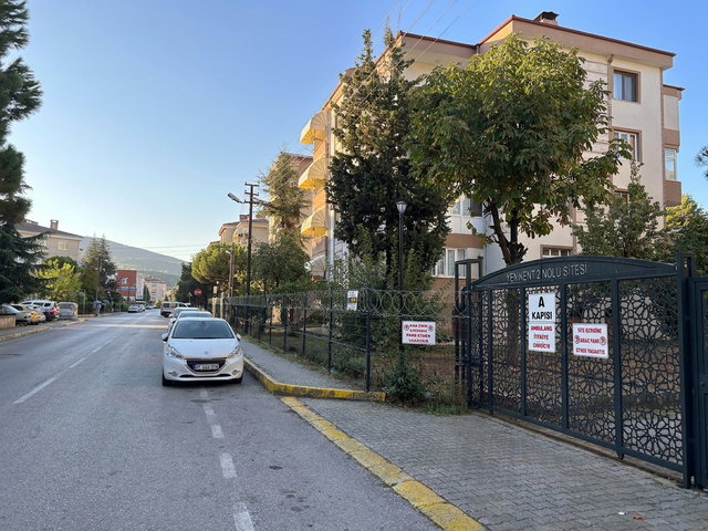 DERİNCE’DE SİTE İÇİNDE 3+1 | 115 M² BRÜT | YÜKSEK GİRİŞ | KREDİYE UYGUN