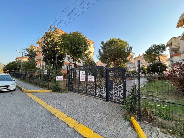DERİNCE’DE SİTE İÇİNDE 3+1 | 115 M² BRÜT | YÜKSEK GİRİŞ | KREDİYE UYGUN
