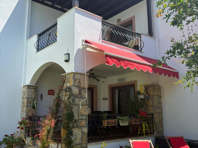 TURGUTREISTE KÖŞE KONUMDA MUHTEŞEM VILLA