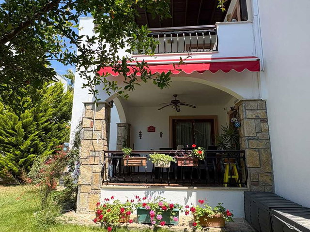 TURGUTREISTE KÖŞE KONUMDA MUHTEŞEM VILLA