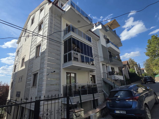 KOCAELI İZMİT ŞİRİNTEPE’DE 2+1 KIRALIK ÇATI DUBLEKS