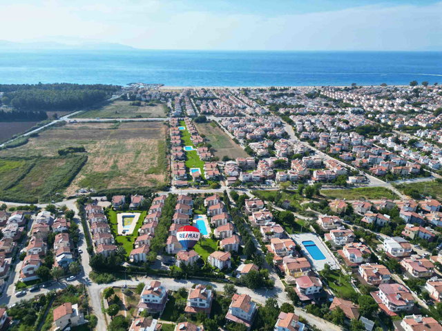 KUŞADASI SAHİL SİTELERİ MEVKİİNDE MÜSTAKİL SATILIK VİLLA...