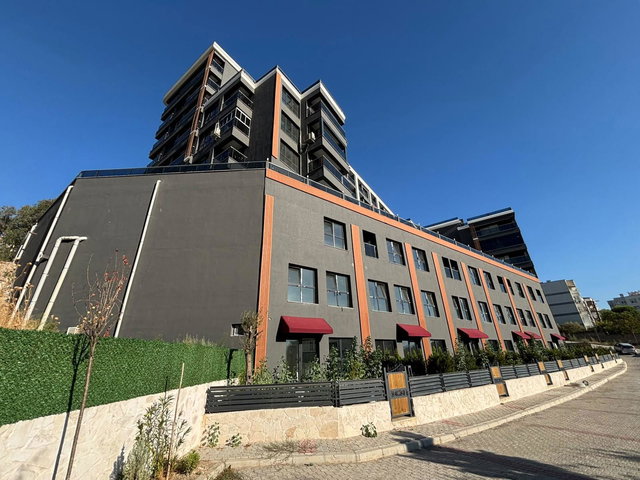 ÇİĞLİ KÜÇÜK ÇİĞLİ'DE ATLAS LİFE SİTESİ'NDE 3. KAT KÖŞE 2+1 SATILIK DAİRE