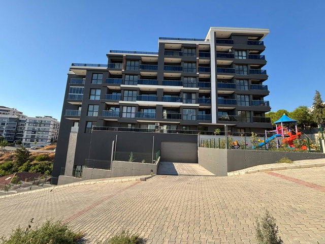 ÇİĞLİ KÜÇÜK ÇİĞLİ'DE ATLAS LİFE SİTESİ'NDE 3. KAT KÖŞE 2+1 SATILIK DAİRE