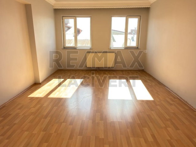 RE/MAX LACİVERT'TEN GÜRCÜKAPI'DA  3+1 KİRALIK DAİRE