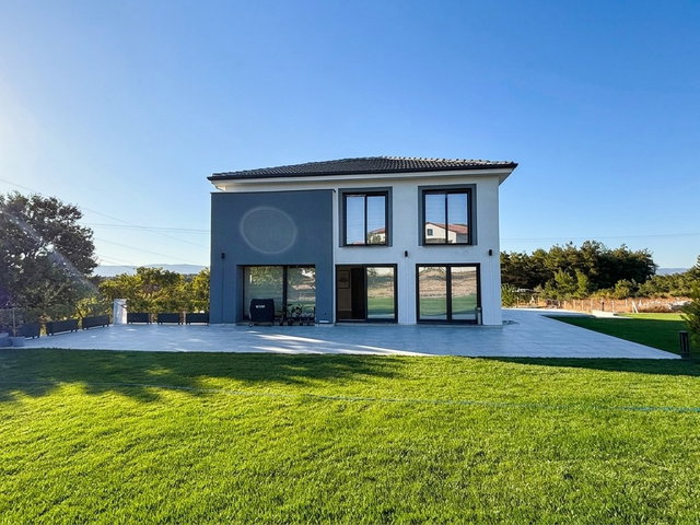 RE/MAX İNCİ'DEN SAVAŞTEPE KARAÇAM'DA SATILIK  6+1 ÖZEL TASARIM BAHÇELI VİLLA