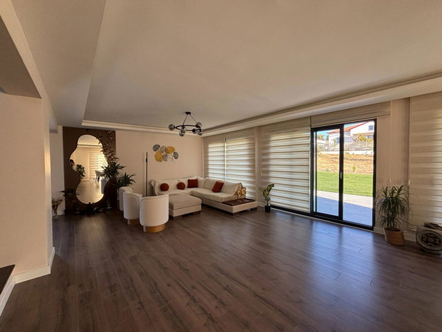 RE/MAX İNCİ'DEN SAVAŞTEPE KARAÇAM'DA SATILIK  6+1 ÖZEL TASARIM BAHÇELI VİLLA