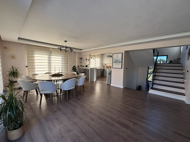 RE/MAX İNCİ'DEN SAVAŞTEPE KARAÇAM'DA SATILIK  6+1 ÖZEL TASARIM BAHÇELI VİLLA