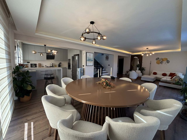 RE/MAX İNCİ'DEN SAVAŞTEPE KARAÇAM'DA SATILIK  6+1 ÖZEL TASARIM BAHÇELI VİLLA