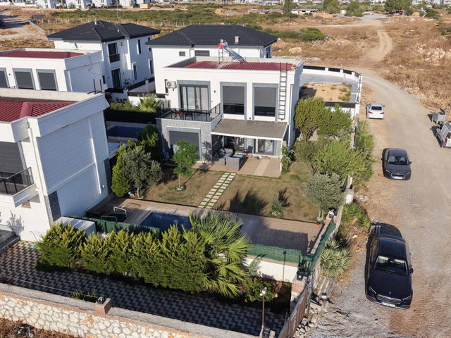 DİDİM EFELER’DE EŞYALI  SATILIK 3+1 VİLLA