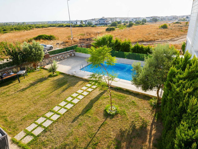 DİDİM EFELER’DE EŞYALI  SATILIK 3+1 VİLLA