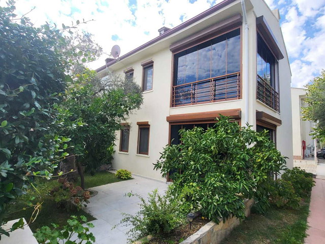 ALTINOLUK ESKENT SİTESİ’NDE SATILIK 2+1, MÜSTAKİL BAHÇELİ VİLLA