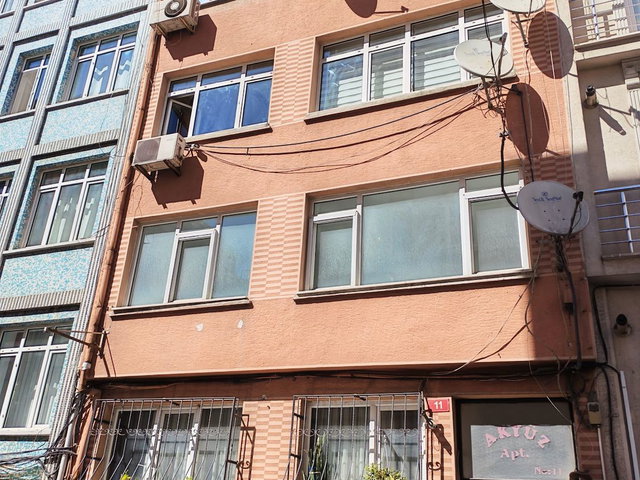 KADIKÖY 'DE RIHTIMA ÇOK YAKIN 2+1,YÜKSEK GİRİŞ