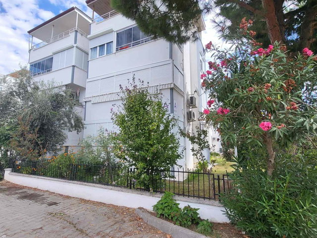 ALTINOLUK'TA MERKEZİ KONUMDA DENİZE YAKIN SATILIK 2+1 ARA KAT DAİRE