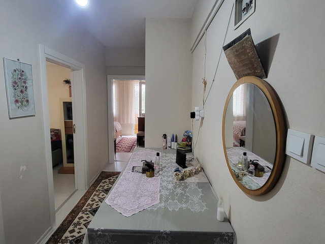 ALTINOLUK'TA MERKEZİ KONUMDA DENİZE YAKIN SATILIK 2+1 ARA KAT DAİRE