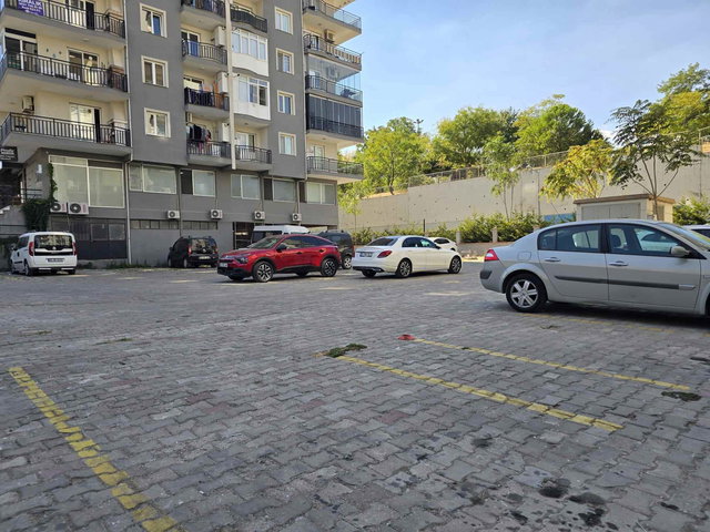 EFELER MAH SEYFI DEMIRSOY HASTANESI YAKINI ASANSÖRLÜ 3+1 165 M2 ARA KAT