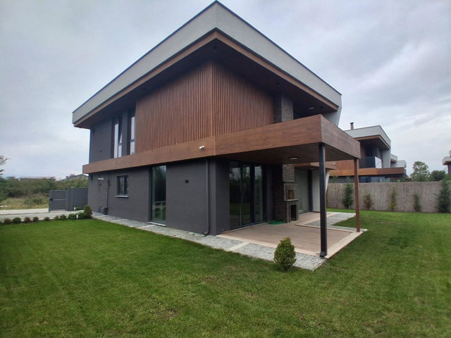 REMAX DIADAN DÜZCE AKINLAR ZÜMRÜT KONAKLARI SATILIK VİLLA