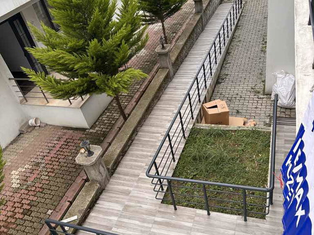 REMAX HÜSEYİN’DEN  İSTİKLAL'DE KİRALIK HASTANE YAKINI, SIFIR FULL EŞYALI LÜKS 1+1 ARA KAT DAİRE