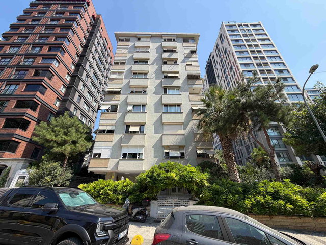 SUADİYE BAĞDAT CAD. YÜRÜME MESAFESİNDE 4+1 SATILIK DAİRE !!!!!!
