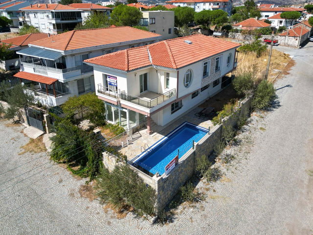 ÇANDARLI ADA MAHALLESİ'NDE MUHTEŞEM FIRSATLI 4+2 VİLLA