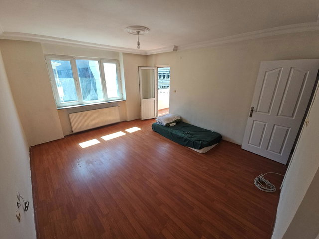 REMAX PRO 2 EMRE’DEN İKİ DAİRE TEK TAPU METROBUSE YAKİN DUBLEKS DAİRE