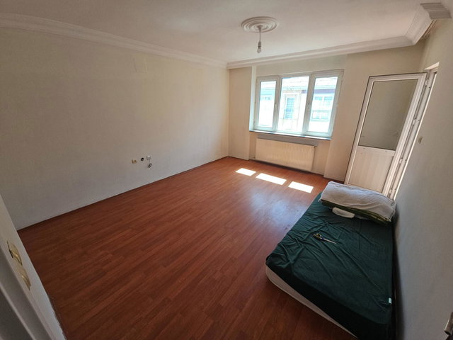 REMAX PRO 2 EMRE’DEN İKİ DAİRE TEK TAPU METROBUSE YAKİN DUBLEKS DAİRE
