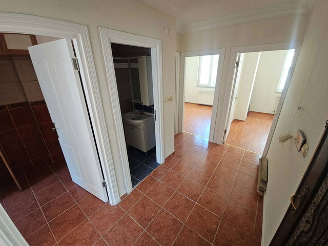 REMAX PRO 2 EMRE’DEN İKİ DAİRE TEK TAPU METROBUSE YAKİN DUBLEKS DAİRE