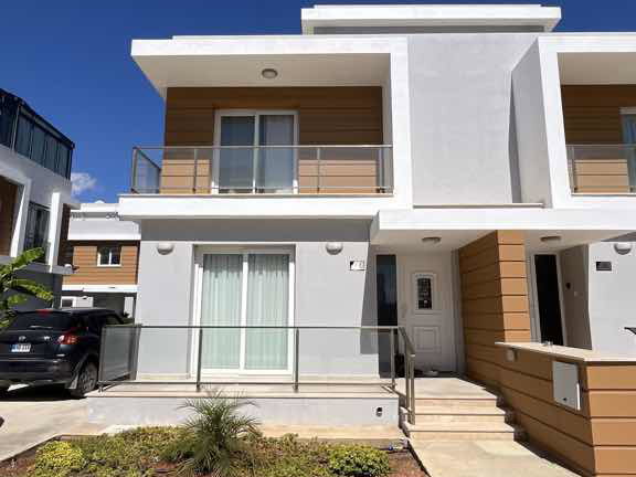İSKELE MERKEZ’DE SIFIR, EŞYALI 3+1 VİLLA | 160 M² BRÜT