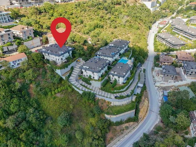 SARIYER'DE SİTE İÇERİSİNDE BOĞAZ MANZARALI SATILIK BAHÇE DUBLEKS