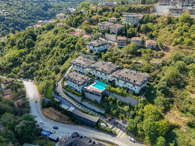 SARIYER'DE SİTE İÇERİSİNDE BOĞAZ MANZARALI SATILIK BAHÇE DUBLEKS