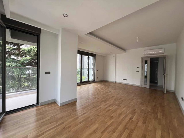 ERENKÖY'DE MARMARAYA 2DK BALKONLU GENİŞ 3+1 DAİRE