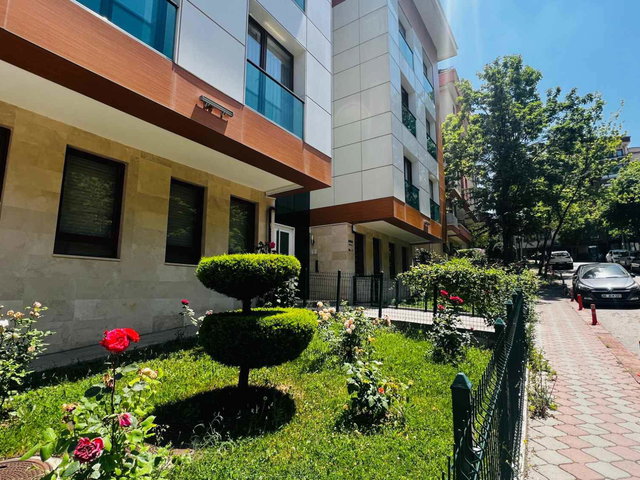HİLAL HOLLANDA CAD. KOMPLE EŞYALI BÜYÜK BALKONLU KİRALIK 2+1