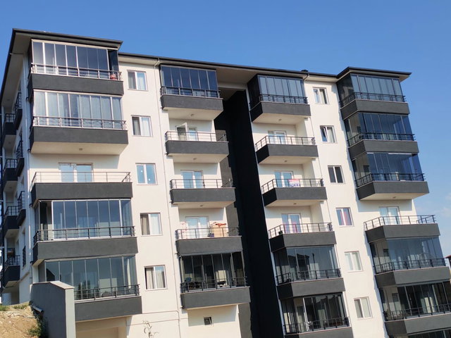 GÖLBAŞI DEVLET HASTANESİ YAKININDA MERKEZİ KONUMDA KİRALIK 2+1 DAİRE