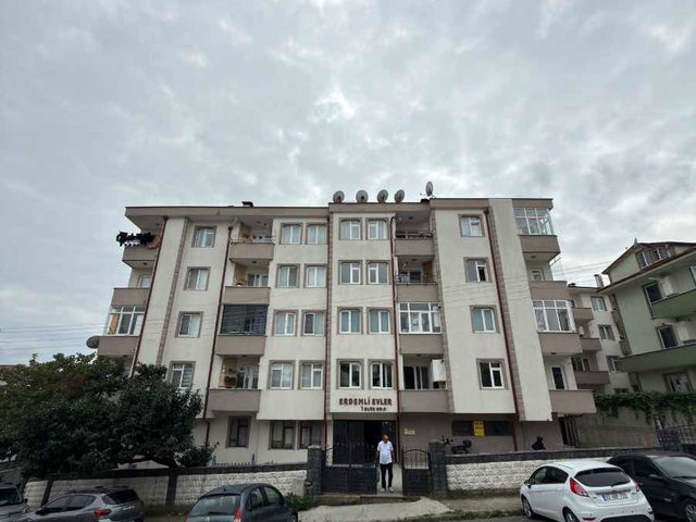 RE/MAX METROPOLİTAN'DAN SATILIK 3+1 EBEVEYN BANYOLU FIRSAT DAİRE!!