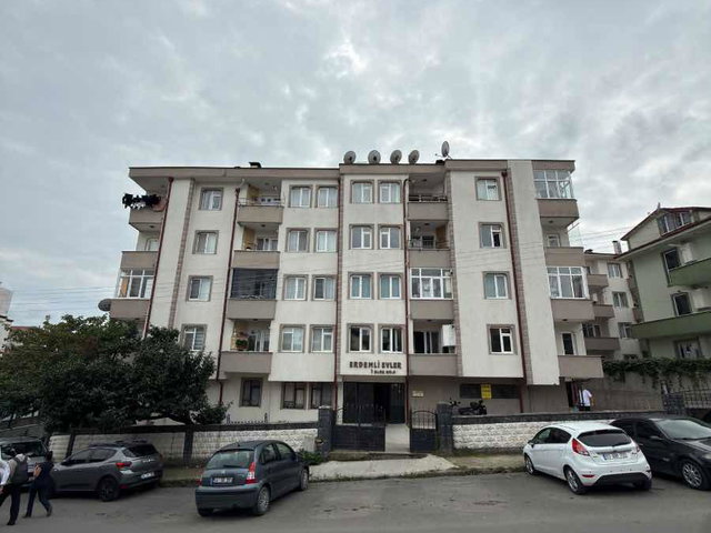 RE/MAX METROPOLİTAN'DAN SATILIK 3+1 EBEVEYN BANYOLU FIRSAT DAİRE!!