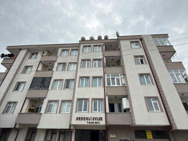 RE/MAX METROPOLİTAN'DAN SATILIK 3+1 EBEVEYN BANYOLU FIRSAT DAİRE!!